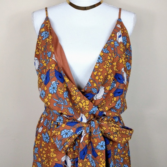 SOLD*NWT Floral Wrap Belt Tie Romper - Picture 6 of 8